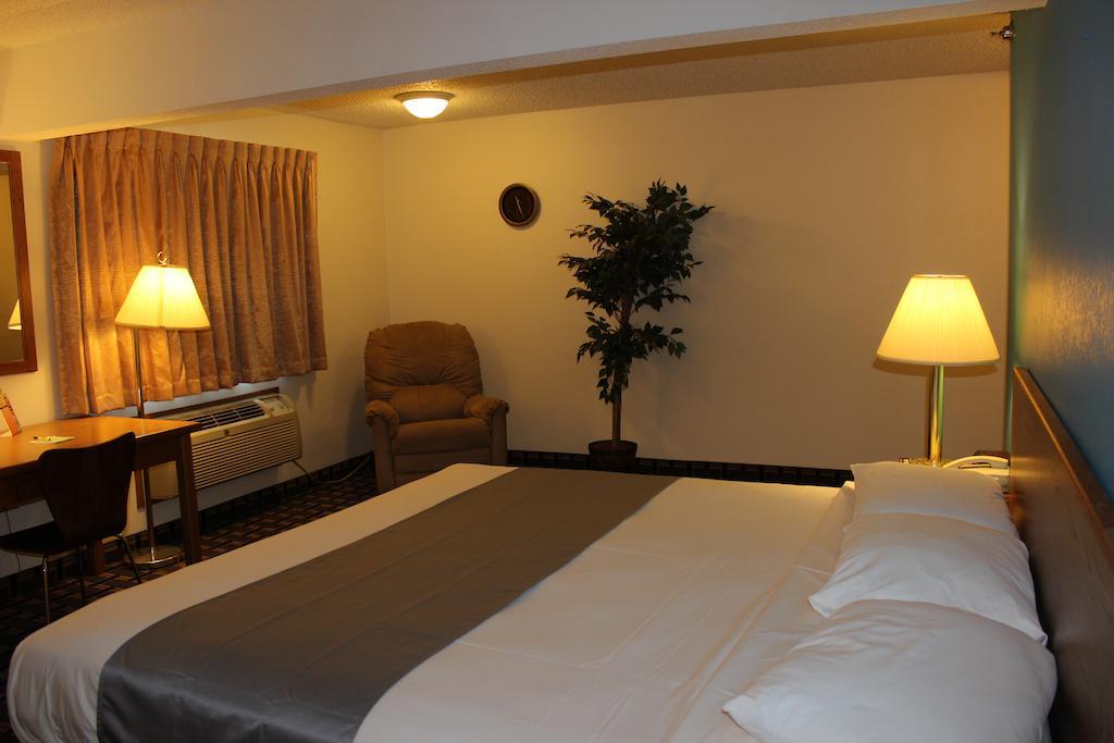 Hotel Super 8 By Wyndham West 2*